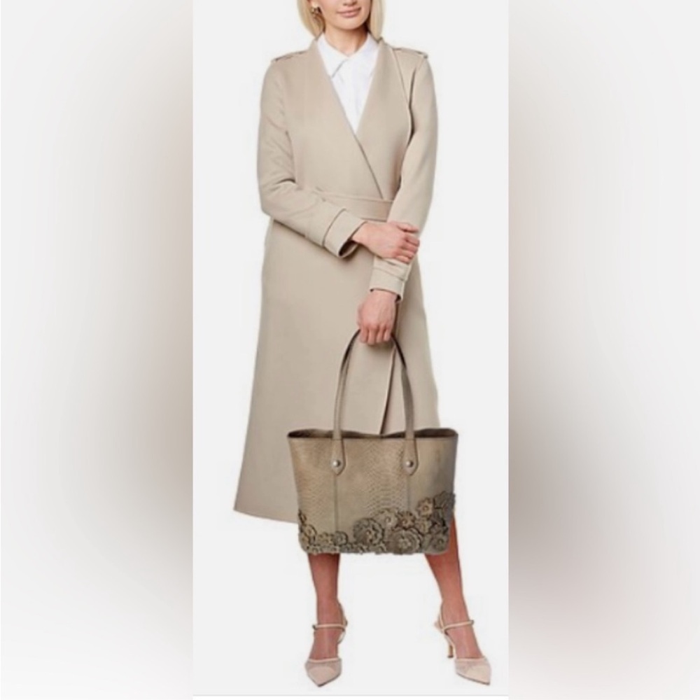 🤍🩶Frye Melissa 3D Floral Snake Embossed Leather Tote $498 - Picture 3 of 16